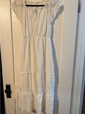 By The River White Dress size Medium v neck